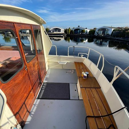 Suesses Motorboot - Bremen Ueberseestadt Dış mekan fotoğraf