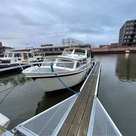 Suesses Motorboot - Bremen Ueberseestadt Dış mekan fotoğraf