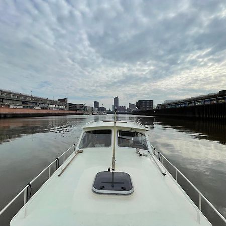 Suesses Motorboot - Bremen Ueberseestadt Dış mekan fotoğraf