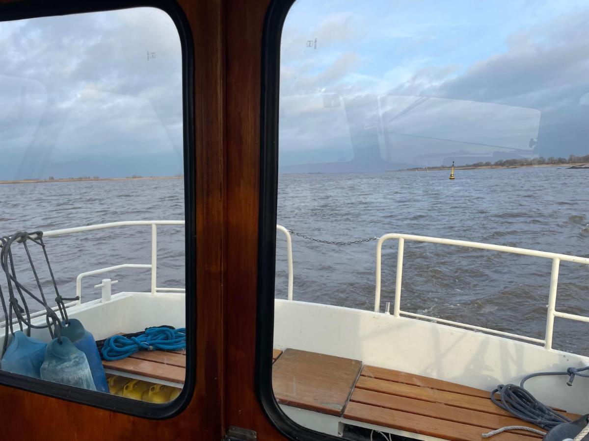 Suesses Motorboot - Bremen Ueberseestadt Dış mekan fotoğraf