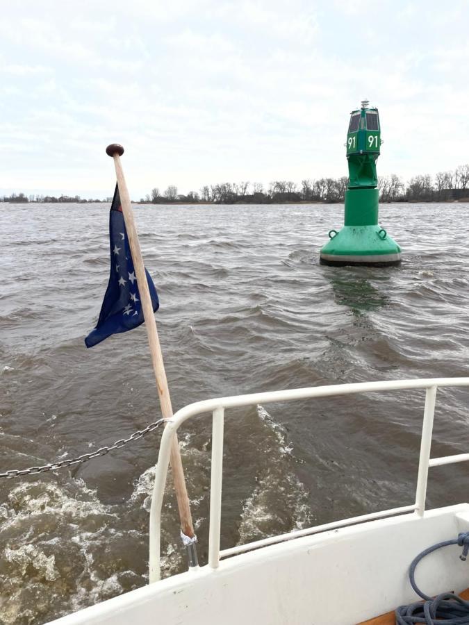 Suesses Motorboot - Bremen Ueberseestadt Dış mekan fotoğraf