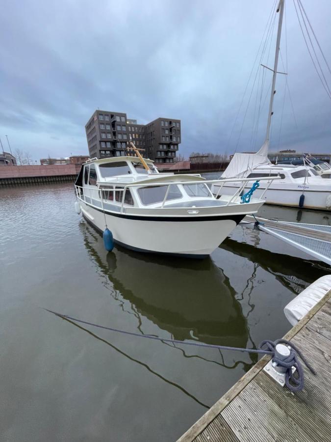 Suesses Motorboot - Bremen Ueberseestadt Dış mekan fotoğraf