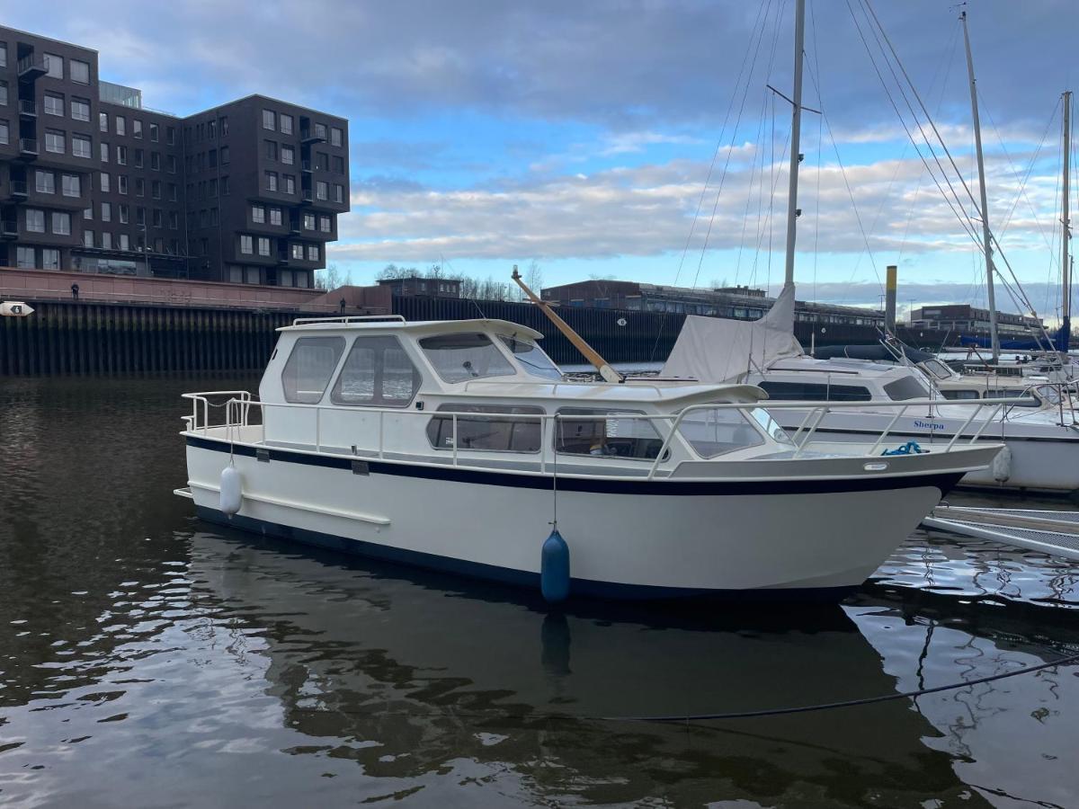 Suesses Motorboot - Bremen Ueberseestadt Dış mekan fotoğraf