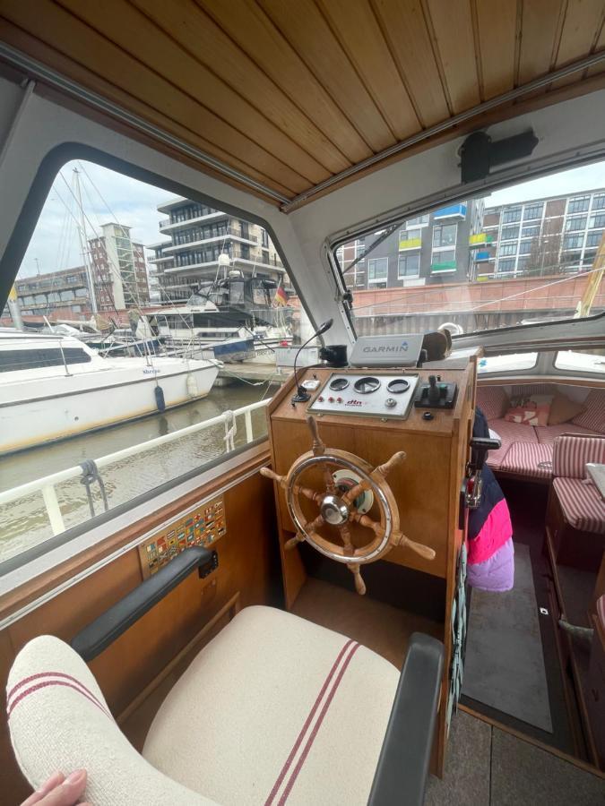 Suesses Motorboot - Bremen Ueberseestadt Dış mekan fotoğraf