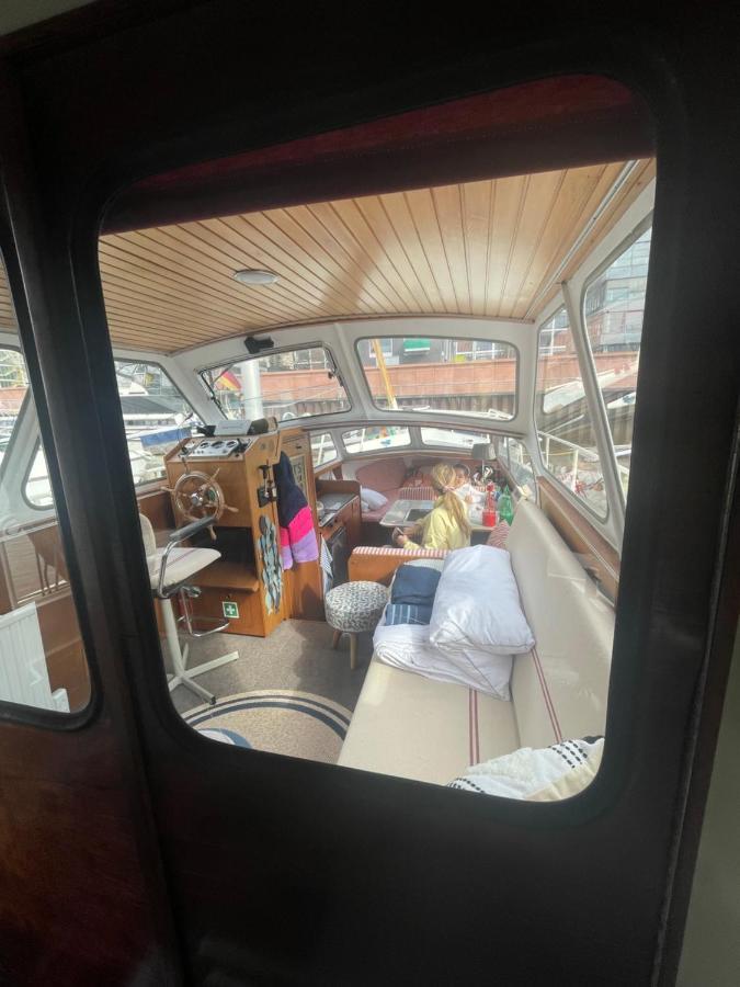 Suesses Motorboot - Bremen Ueberseestadt Dış mekan fotoğraf
