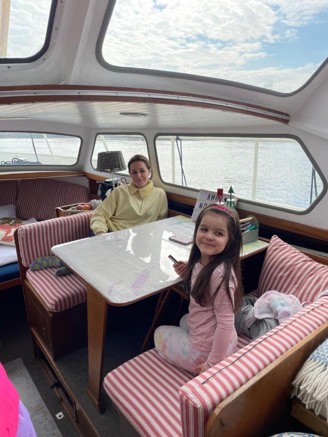 Suesses Motorboot - Bremen Ueberseestadt Dış mekan fotoğraf