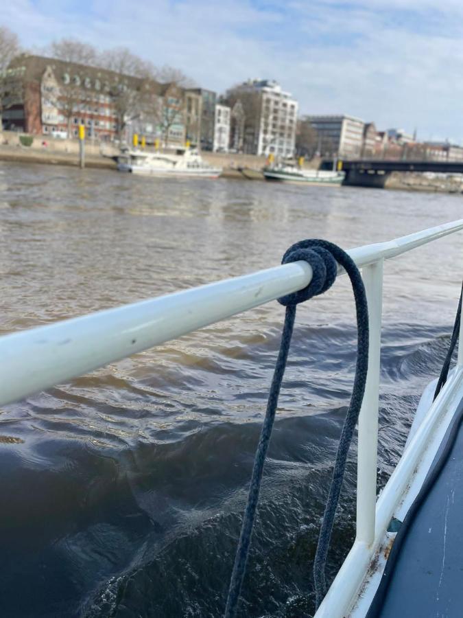Suesses Motorboot - Bremen Ueberseestadt Dış mekan fotoğraf