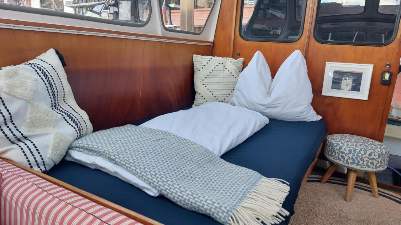Suesses Motorboot - Bremen Ueberseestadt Dış mekan fotoğraf
