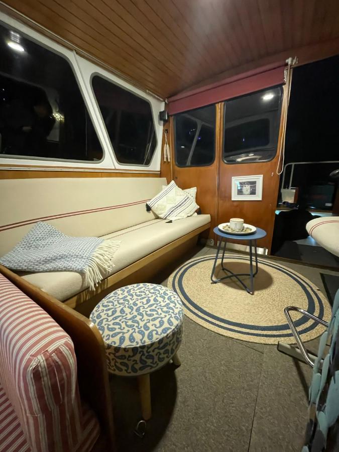 Suesses Motorboot - Bremen Ueberseestadt Dış mekan fotoğraf