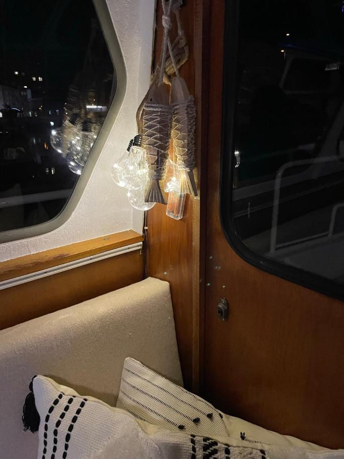 Suesses Motorboot - Bremen Ueberseestadt Dış mekan fotoğraf