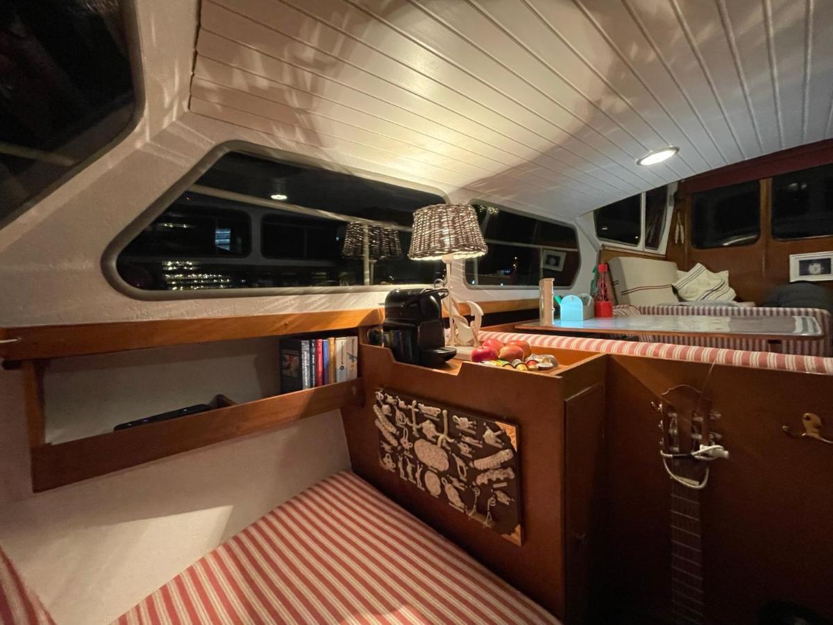 Suesses Motorboot - Bremen Ueberseestadt Dış mekan fotoğraf