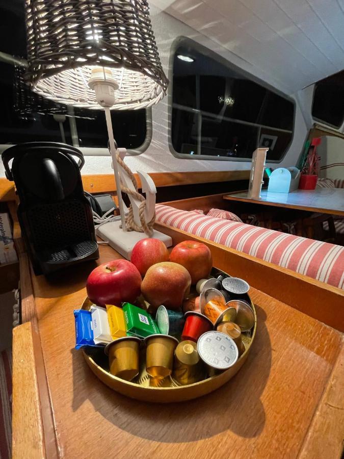 Suesses Motorboot - Bremen Ueberseestadt Dış mekan fotoğraf