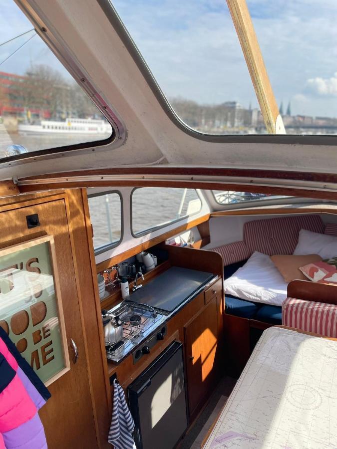 Suesses Motorboot - Bremen Ueberseestadt Dış mekan fotoğraf